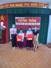 Trao quà cho HS có hoàn cảnh khó khăn