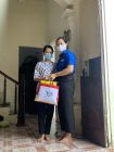 Tặng quà cho HS có hoàn cảnh khó khăn nhân dịp Trung thu 2021
