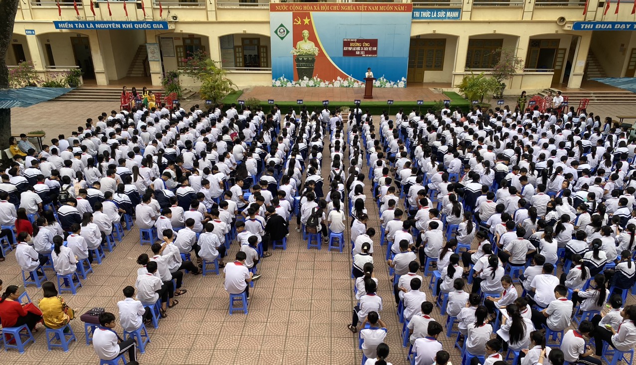 THẦY VÀ TRÒ TRƯỜNG THCS THANH THUỲ  HƯỞNG ỨNG “NGÀY PHÁP LUẬT NƯỚC CHXHCN VIỆT NAM  NĂM 2023”