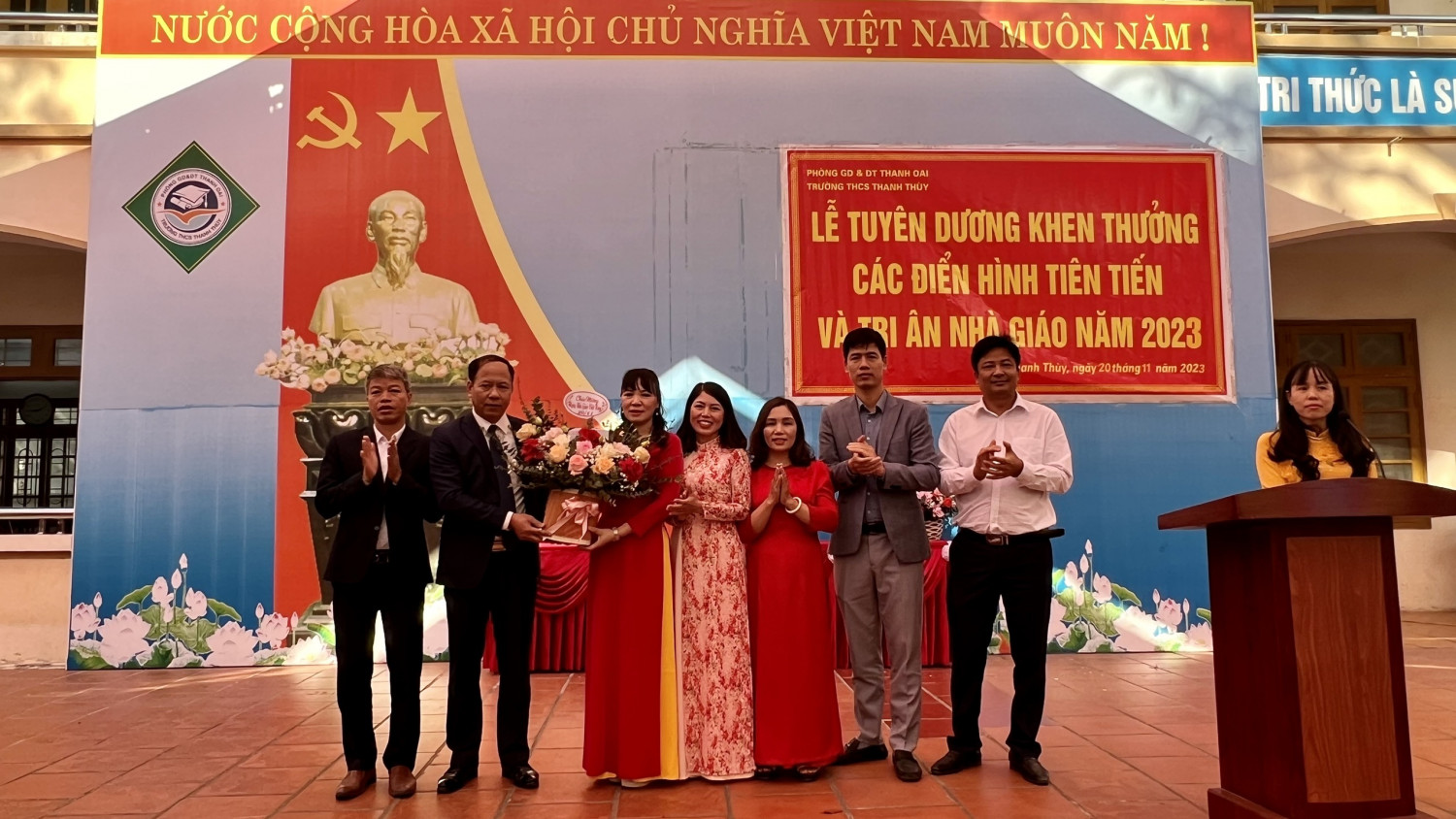 Trường THCS Thanh Thùy tổ chức chào mừng ngày 20/11 và trao thưởng các cá nhân có thành tích tiêu biểu năm học 2022-2023